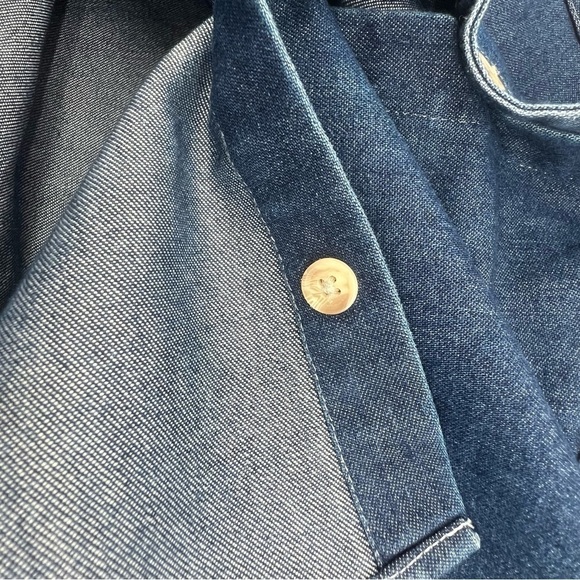 Bill Blass Silver Stitched Jean Shirt Size Petite Medium Women’s - Picture 5 of 5